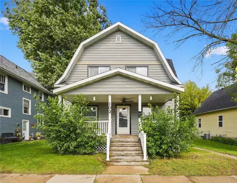 1024 D Ave NW, Cedar Rapids, IA 52405