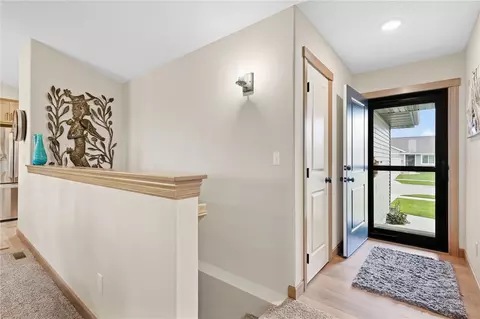 Entry Way - 1318 Beringer Ct NE, Cedar Rapids, IA 52402 photo 1 of 2