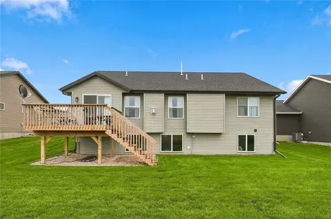 Exterior - 1318 Beringer Ct NE, Cedar Rapids, IA 52402 photo 5 of 6