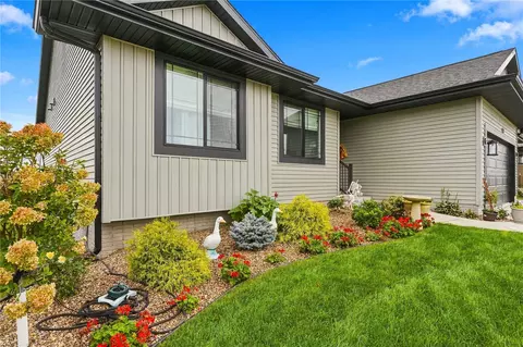 Exterior - 1318 Beringer Ct NE, Cedar Rapids, IA 52402 photo 3 of 6