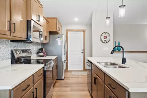 Kitchen - 1318 Beringer Ct NE, Cedar Rapids, IA 52402 photo 2 of 3