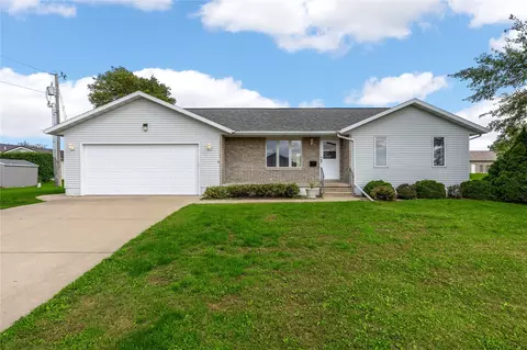 506 3rd Ave, Newhall, IA 52315