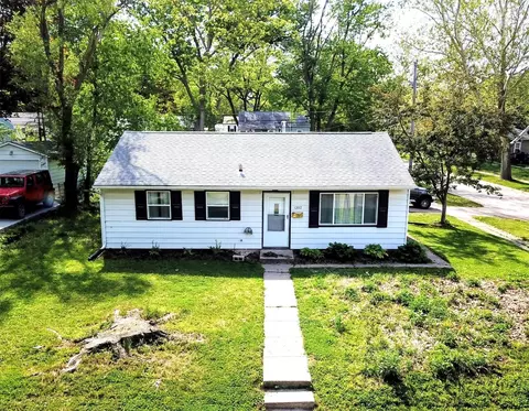 1303 Ash St, Iowa City, IA 52240