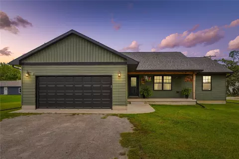 502 E Walnut St, Quasqueton, IA 52326