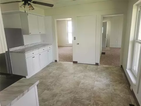 Entry Way - 1105 5th St E, Vinton, IA 52349 photo 1 of 1