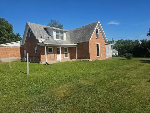 Exterior - 1105 5th St E, Vinton, IA 52349 photo 1 of 3