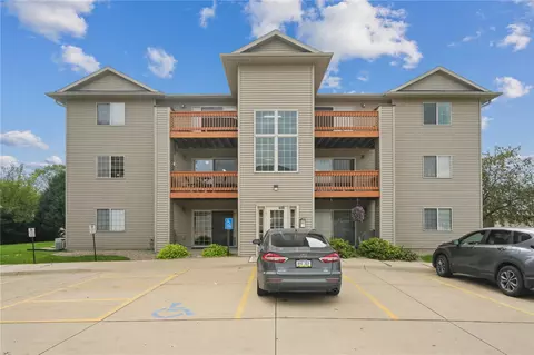 600 Colton Cir NE #8, Cedar Rapids, IA 52402