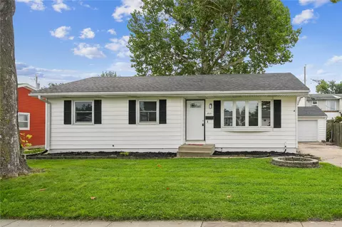 3021 Ravenwood Ter NW, Cedar Rapids, IA 52405