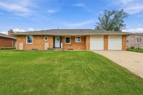 732 29th St NE, Cedar Rapids, IA 52402