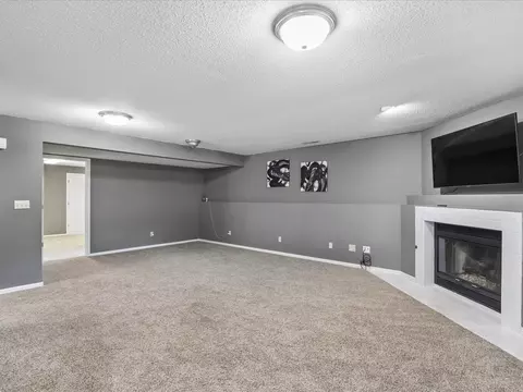 Living - 801 E Post Rd SE, Cedar Rapids, IA 52403 photo 3 of 6