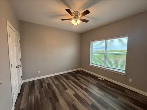 Bedroom - 1422 Eagleview Dr, Fairfax, IA 52228 photo 2 of 3