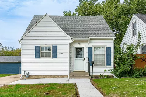 2926 C Ave NE, Cedar Rapids, IA 52402