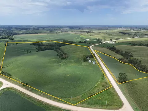20693 Skahill Rd, Cascade, IA 52033