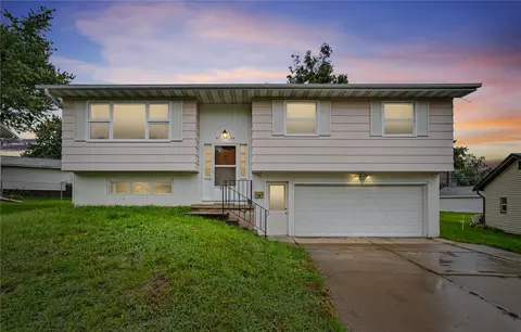 3412 Sheridan Dr SE, Cedar Rapids, IA 52403