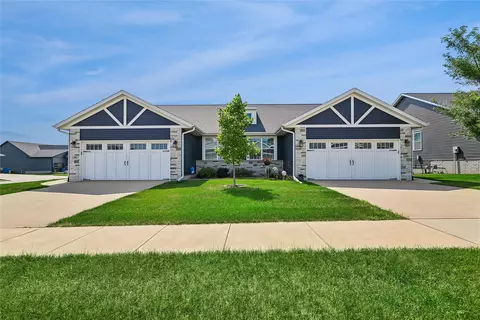 1395 Applewood Dr, Fairfax, IA 52228