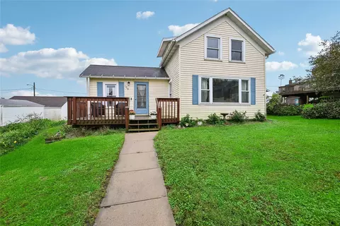 109 Tuttle St E, Norway, IA 52318
