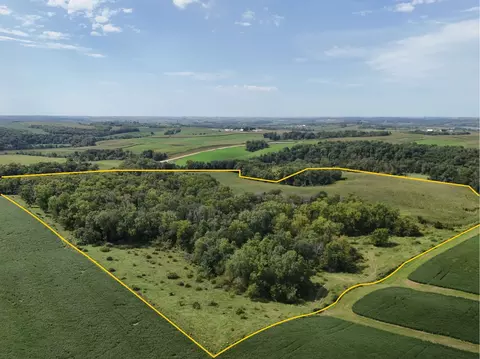 Bluebird Road, Cascade, IA 52033