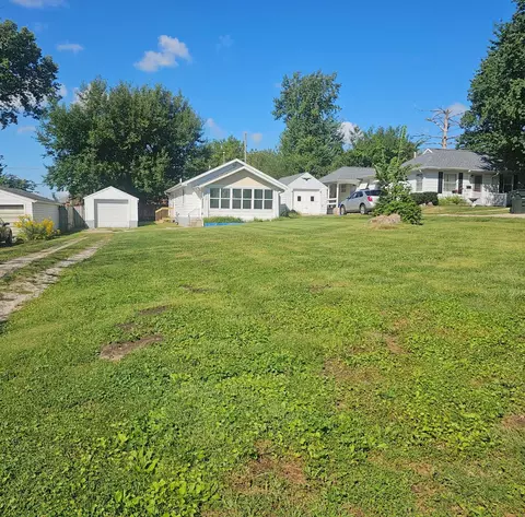 1325 Maplewood Dr NE, Cedar Rapids, IA 52402