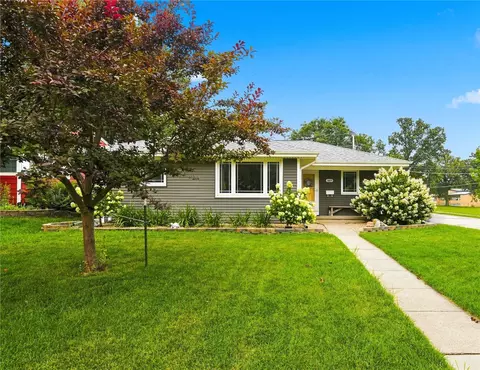 1469 Golfview Dr NE, Cedar Rapids, IA 52402