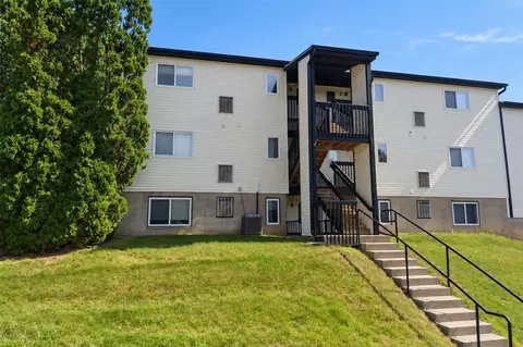 2620 Westwinds Dr #9, Iowa City, IA 52246