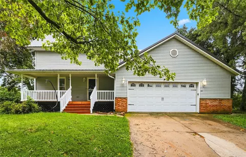 101 Sunset Dr, Anamosa, IA 52205
