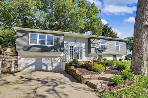 254 NE Brentwood Cir, Cedar Rapids, IA 52402