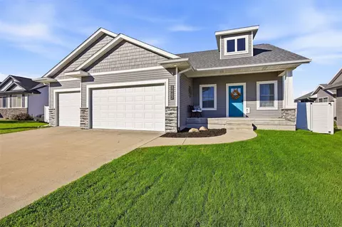 3482 Hemingway St, Marion, IA 52302