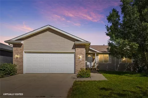 814 Moose Dr NW, Cedar Rapids, IA 52405
