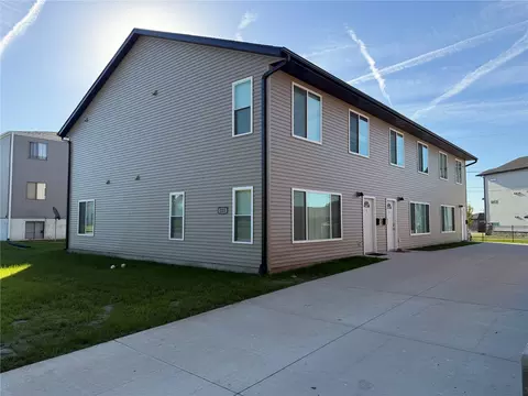 225 Clymer Rd, Hiawatha, IA 52233