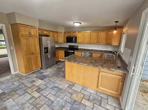 1915 11th Ave, Marion, IA 52302