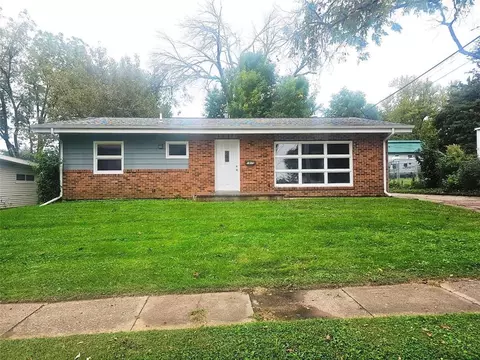 1915 11th Ave, Marion, IA 52302
