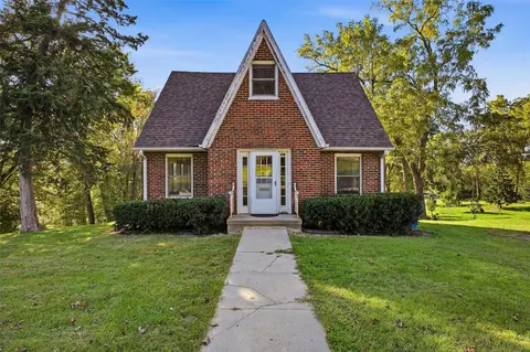 317 10th Ave SW, Mount Vernon, IA 52314
