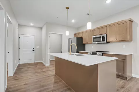 4428 Deer Creek Riv #208, Iowa City, IA 52246