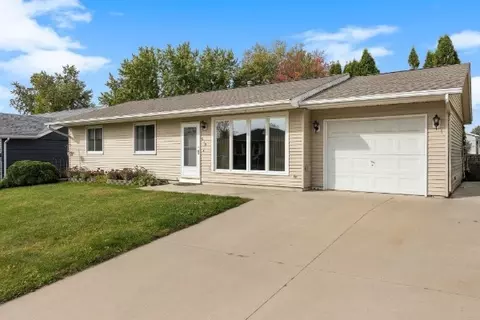 630 Concord Ln NW, Cedar Rapids, IA 52405