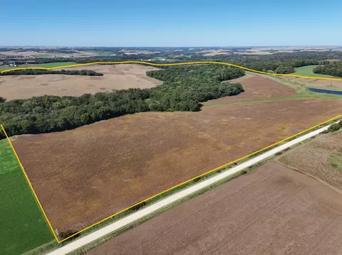 2933 285th Ave, Hopkinton, IA 52237
