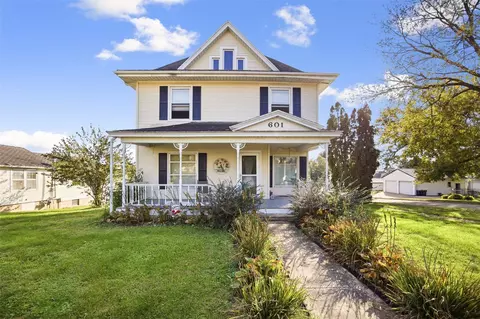 601 E 1st St, Mechanicsville, IA 52306