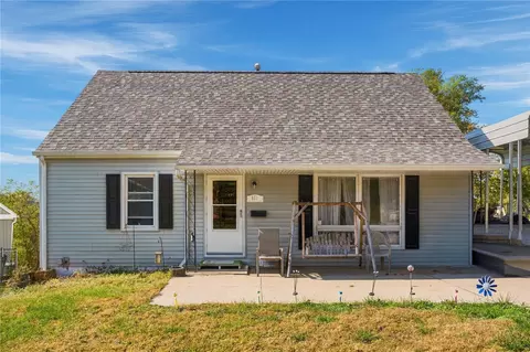 651 40th St SE, Cedar Rapids, IA 52403