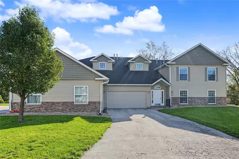 4450 Westchester Dr #B, Cedar Rapids, IA 52402