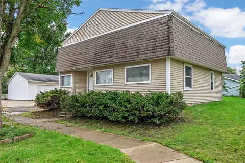 216 13th St NW, Cedar Rapids, IA 52405