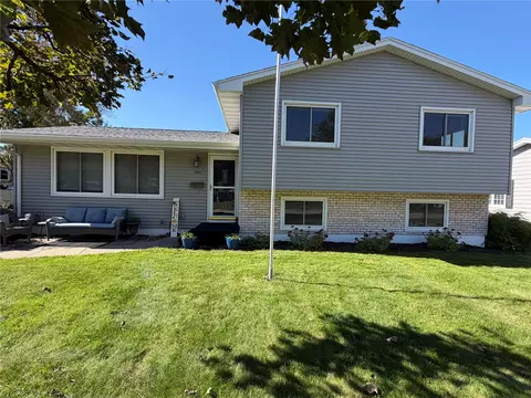 1930 Cach Ln SW, Cedar Rapids, IA 52404