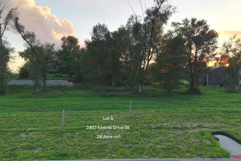 2403 Kestrel Dr SE, Cedar Rapids, IA 52403