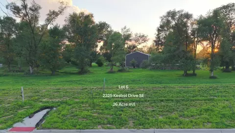 2325 Kestrel Dr SE, Cedar Rapids, IA 52403