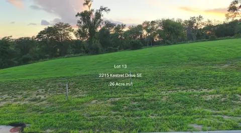 2215 Kestrel Dr SE, Cedar Rapids, IA 52403