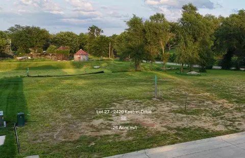 2420 Kestrel Dr SE, Cedar Rapids, IA 52403