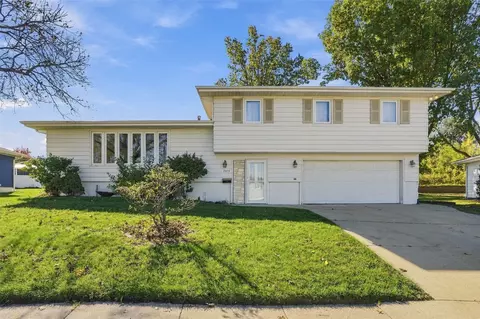 2818 Southland St SW, Cedar Rapids, IA 52404