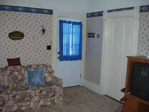 219 S Central St, Carson, IA 51525 photo 8
