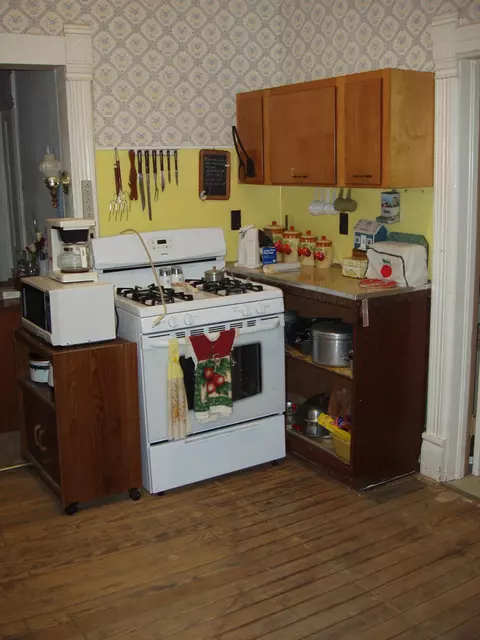 219 S Central St, Carson, IA 51525 photo 4