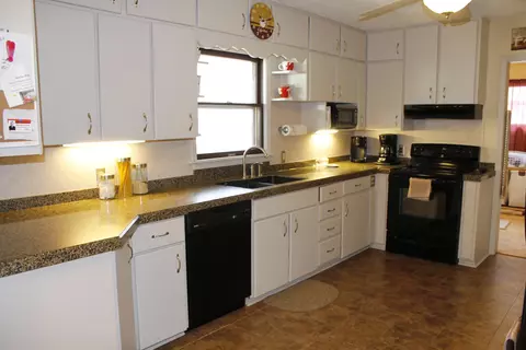 110 E Main St, Treynor, IA 51575 photo 2