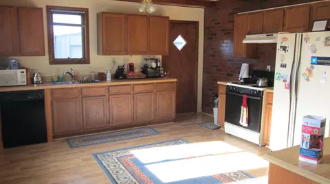 304 E Welch St, Crescent, IA 51526 photo 3
