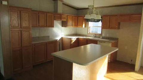323 N Central St, Carson, IA 51525 photo 4